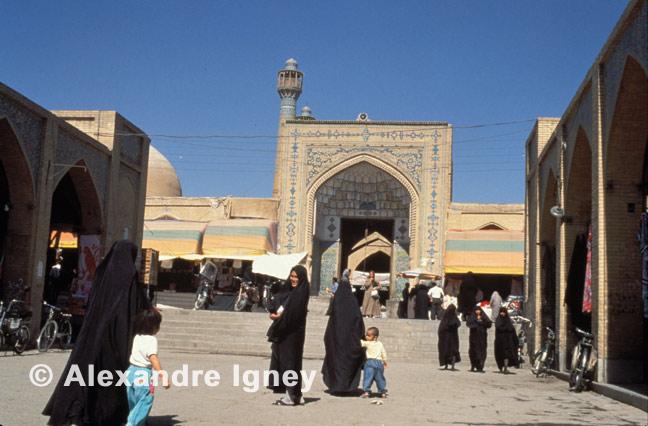 iran-mosque-women