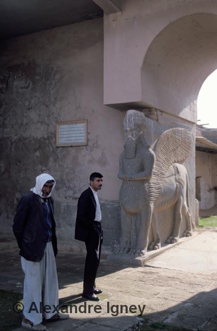 iraq-men-ruins iraq-men-ruins