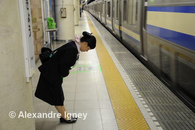 japan-train-attendant japan-train-attendant