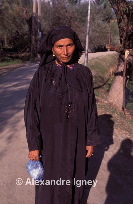 kashmir-woman kashmir-woman