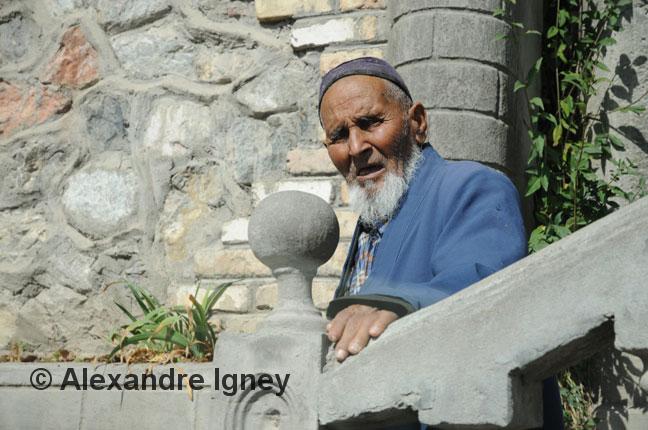 kyrgyzstan-old-man kyrgyzstan-old-man