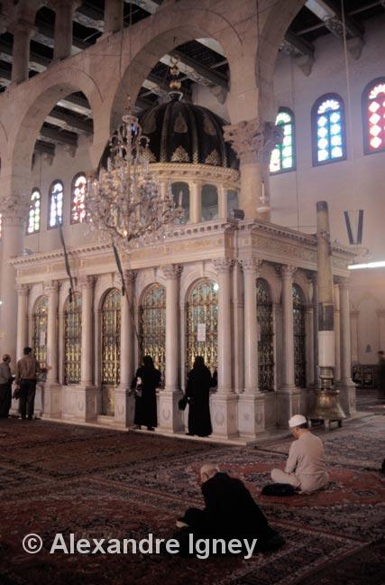 syria-mosque-prayer syria-mosque-prayer