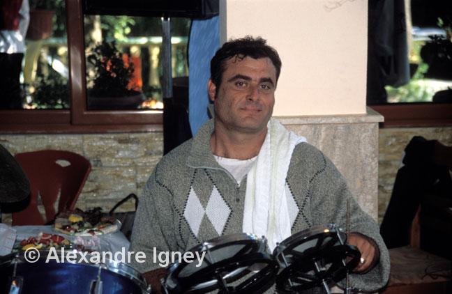 albania-gipsy-drummer albania-gipsy-drummer